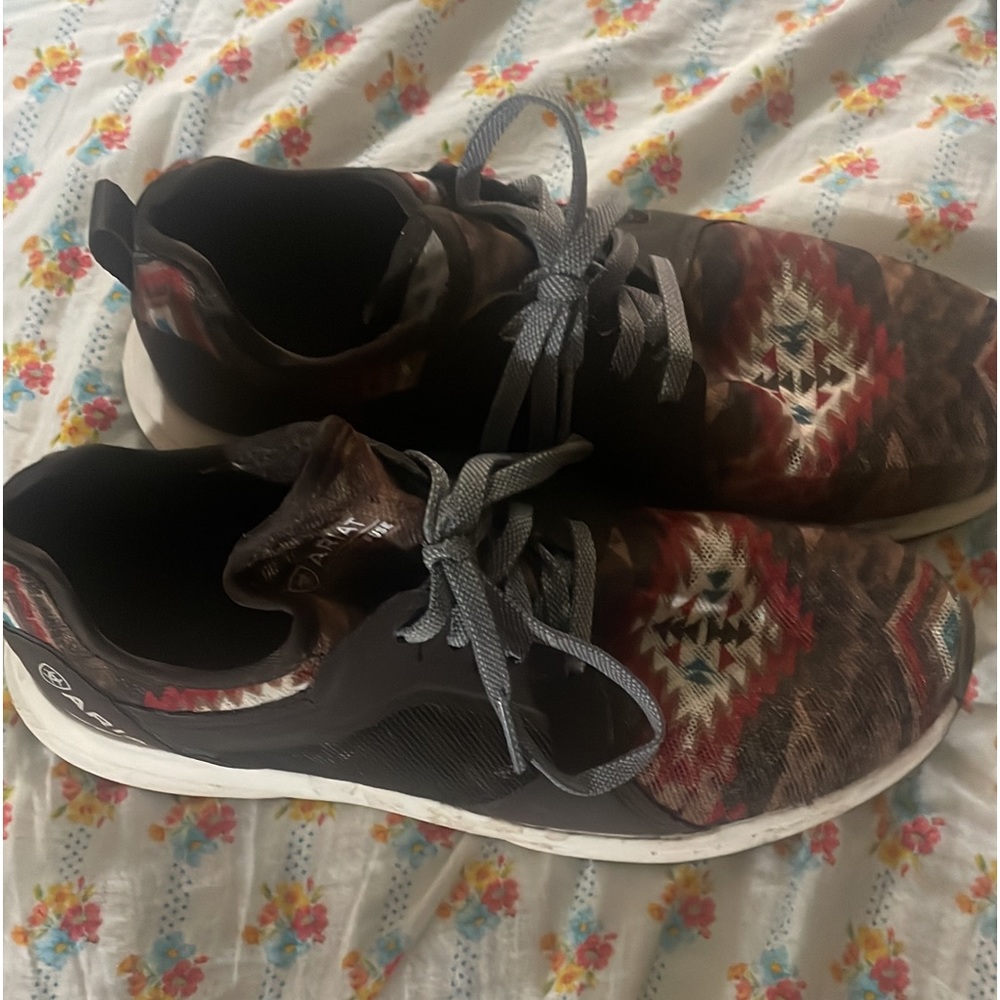 Ariat size 7 women’s tennis shoes